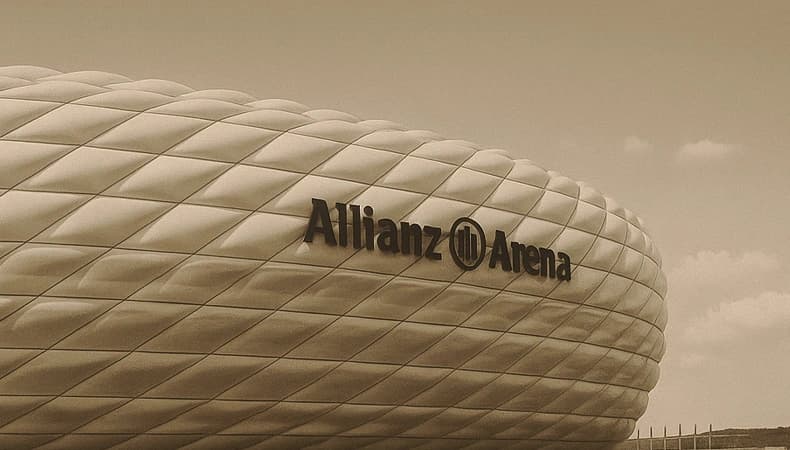 Jubiläumsbeleuchtung der Allianz Arena
