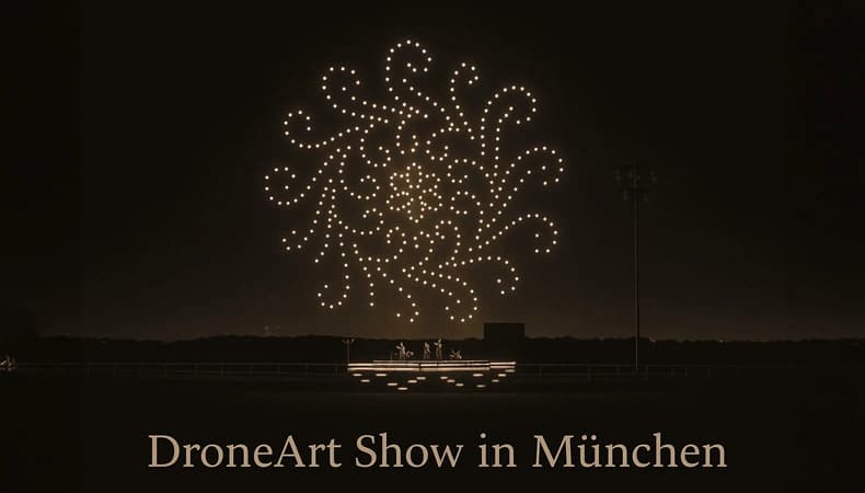 Lichtshow von Drohnen am Nachthimmel