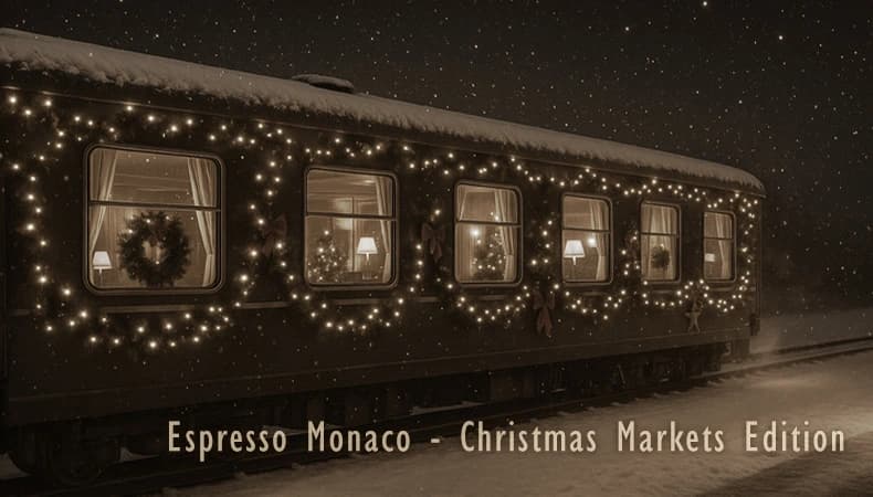 Der Weihnachtszug Espresso Monaco vor verschneiten Alpen